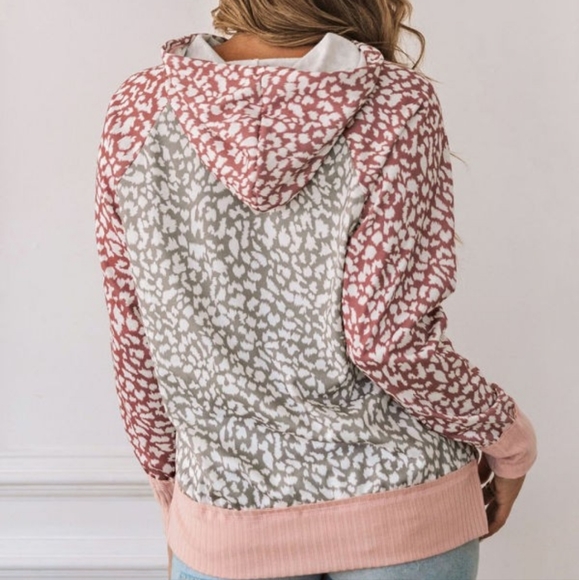 π New Leopard Hoodie - Picture 3 of 10